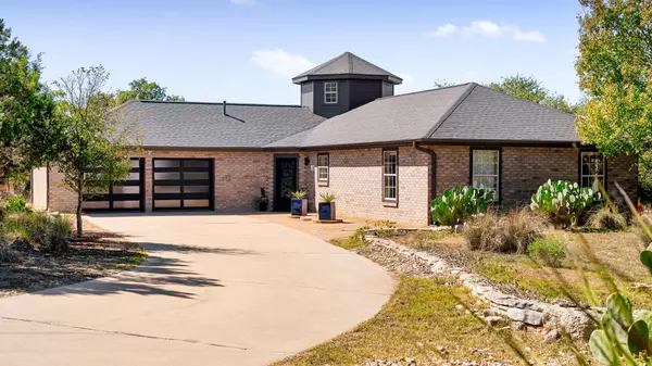 1010 Meadow Ridge DR, Dripping Springs, TX 78620