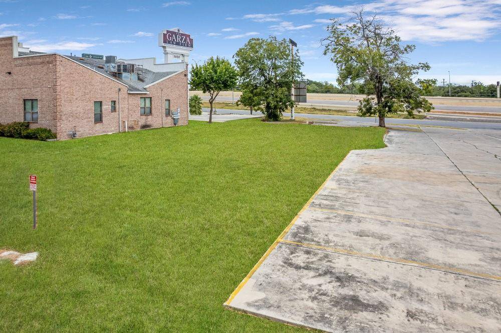 San Antonio, TX 78201,5814 W Interstate 10