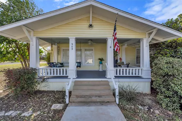 Llano, TX 78643,909 Flag ST