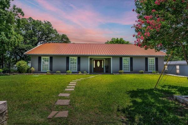 221 County Road 136c,  Kingsland,  TX 78639