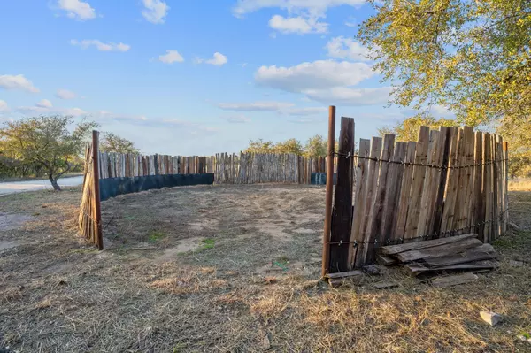 Round Mountain, TX 78663,395 Sendero