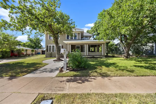 Gatesville, TX 76528,1009 E Leon