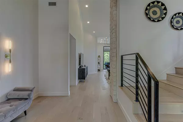 Austin, TX 78746,3502 Native Dancer CV