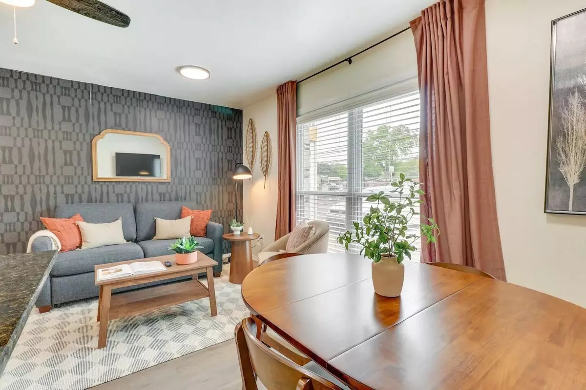 Austin, TX 78722,2401 Manor rd #129