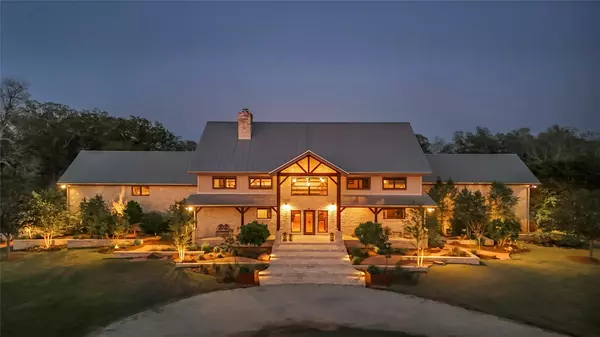 1000 River Trace DR, Columbus, TX 78934