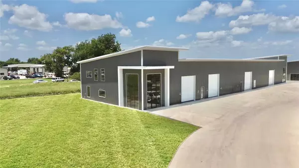 181 Ninety Four LN #110-210, Taylor, TX 76574