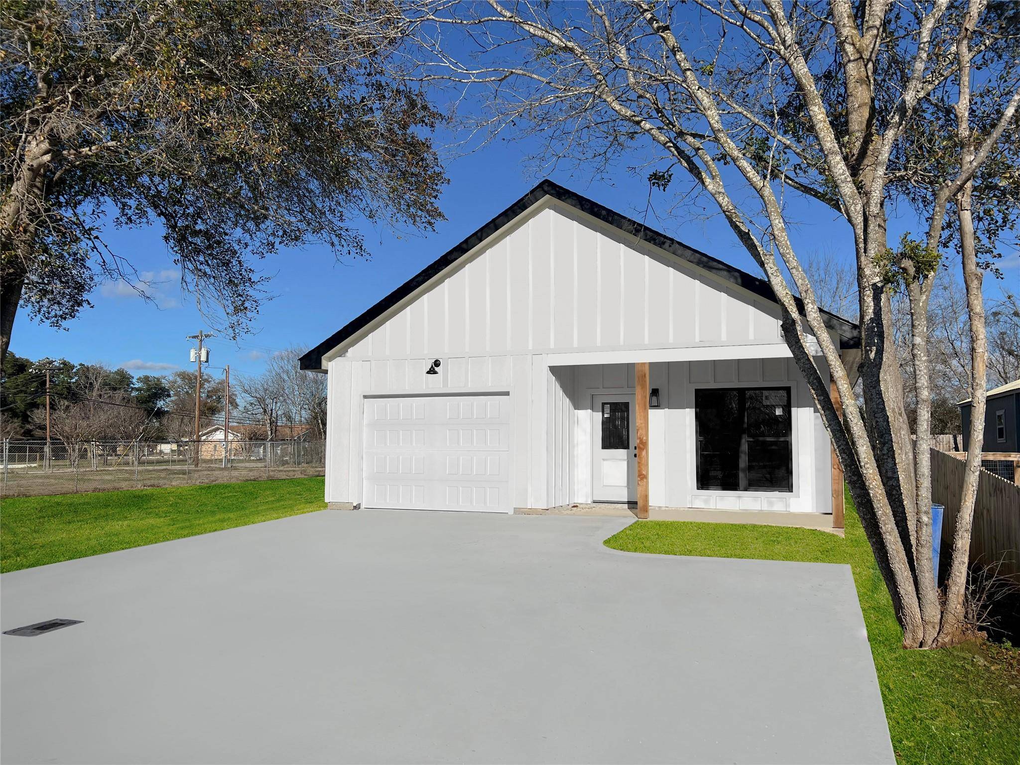 740 Burns ST,  Lexington,  TX 78947