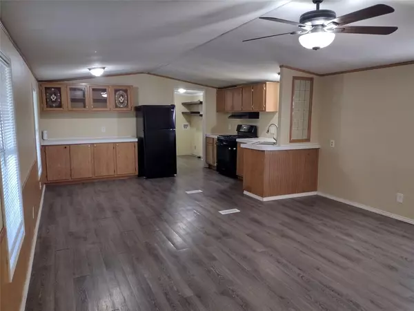 Maxwell, TX 78656,40 Church ST