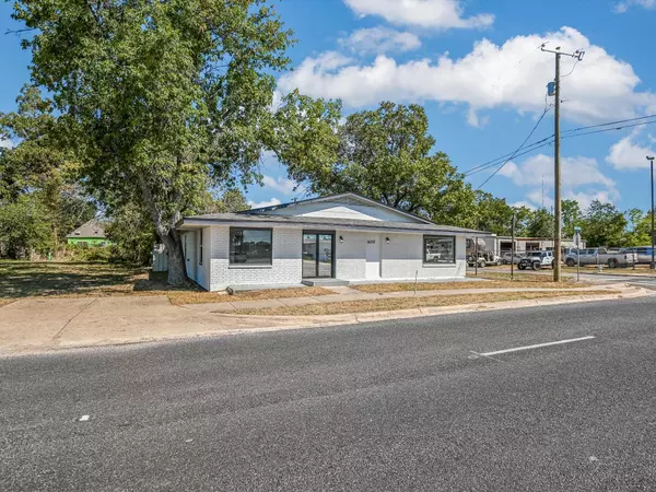 Taylor, TX 76574,900 W 2ND ST