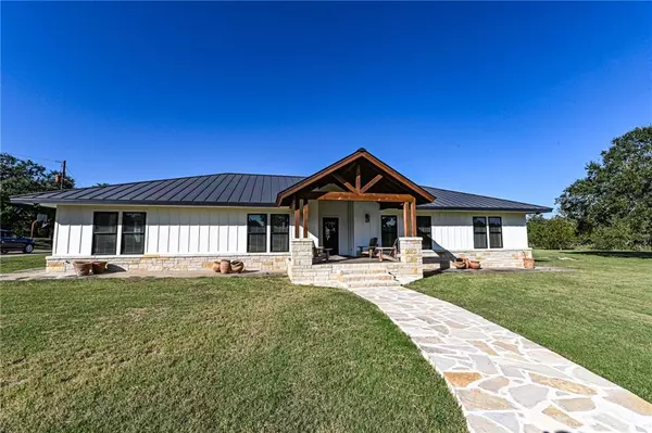 400 Crystal Meadows DR, Kyle, TX 78640