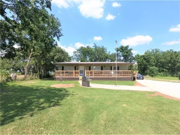 307 County Road 483, Lott, TX 76656