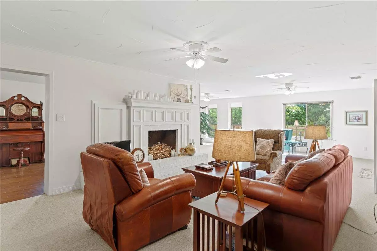 Wimberley, TX 78676,209 E Meadow LN