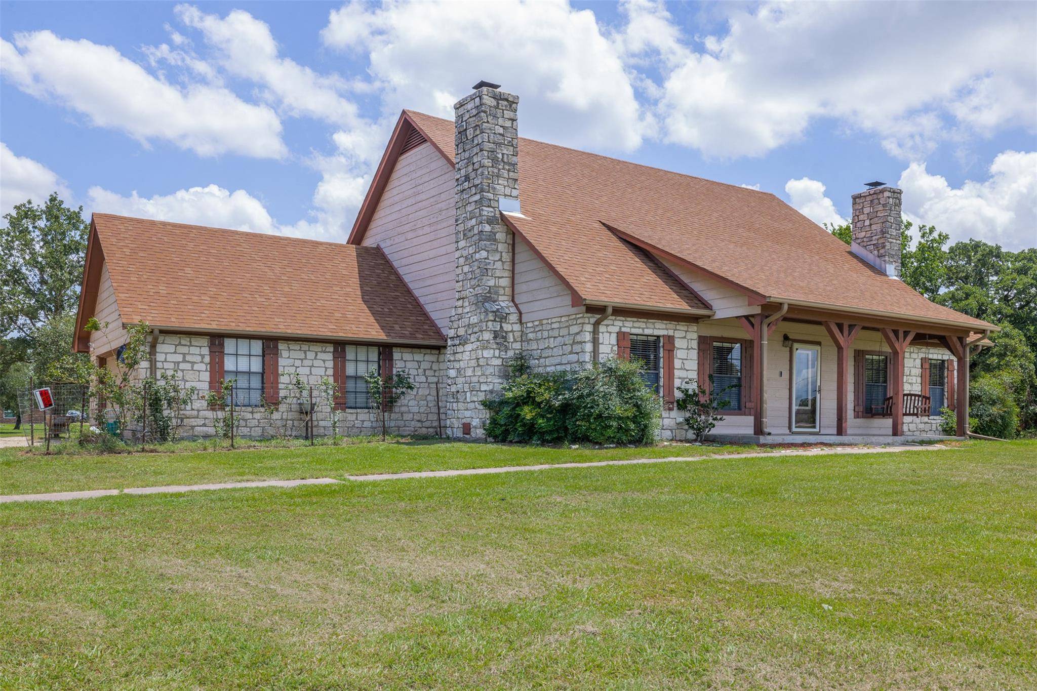 2015 County Road 226, Giddings, TX 78942