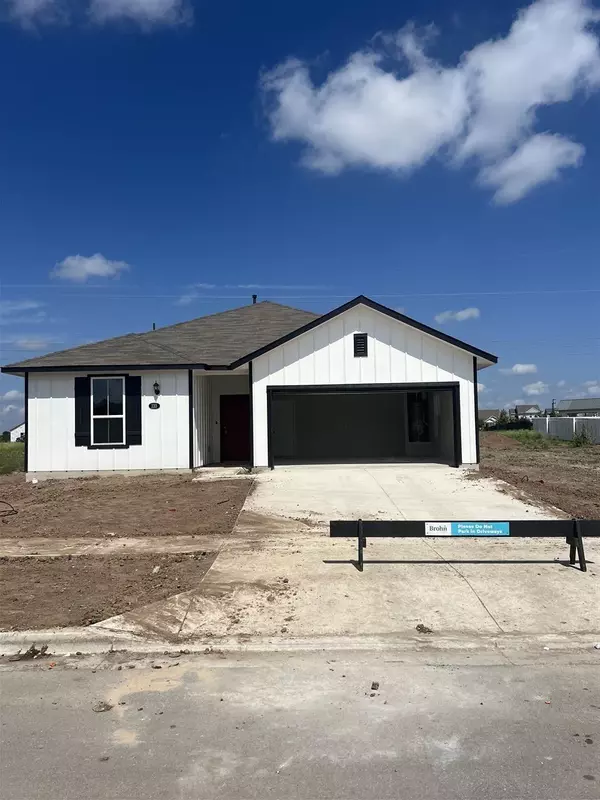 135 Chesterfield DR, Kyle, TX 78640