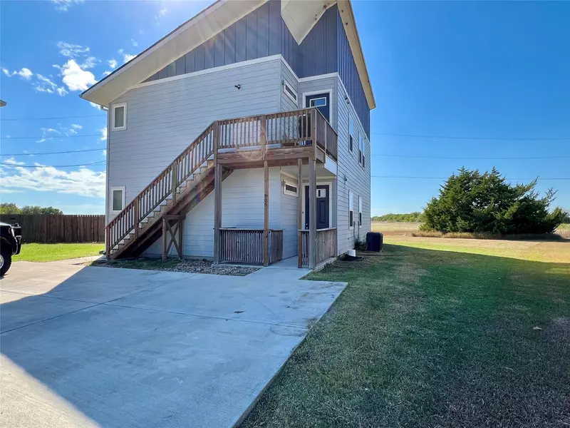 805 Hallie CV, Lockhart, TX 78644