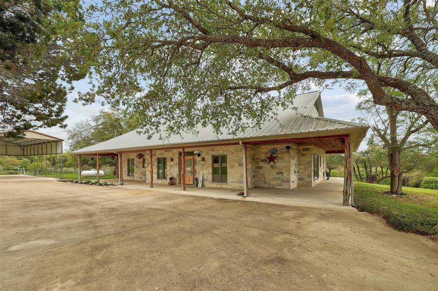 150 Pecan 2, Florence, TX 76527