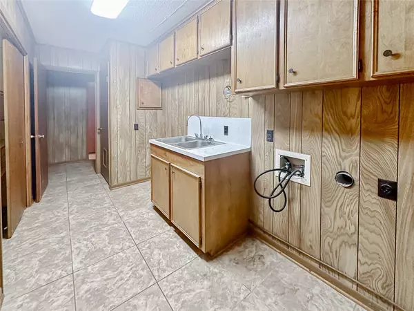 Giddings, TX 78942,419 N Knox Ave