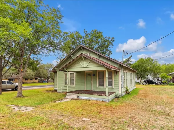 409 Wolters Ave, Schulenburg, TX 78956