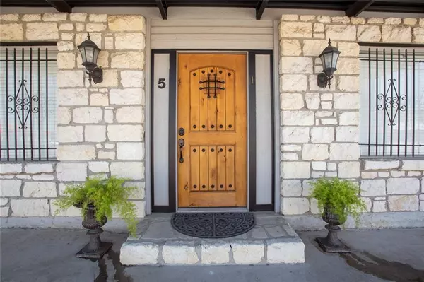 5 W Mesquite Ave,  Rogers,  TX 76569