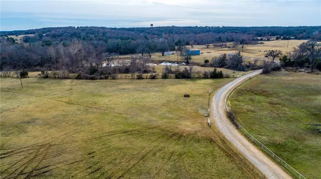 Gainesville, TX 76240,222 Horsin Around LN