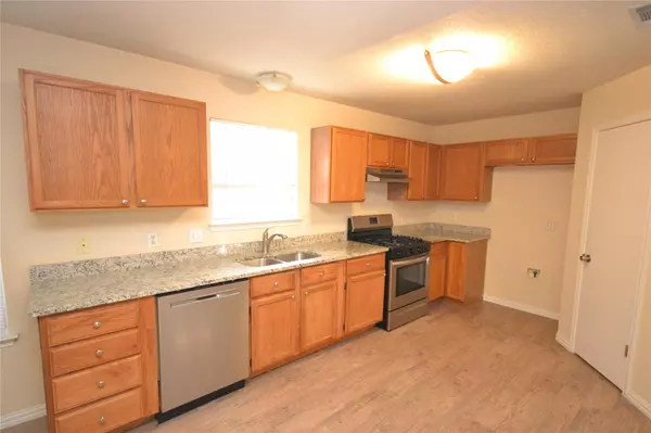 Cedar Park, TX 78613,2003 Coachlamp DR