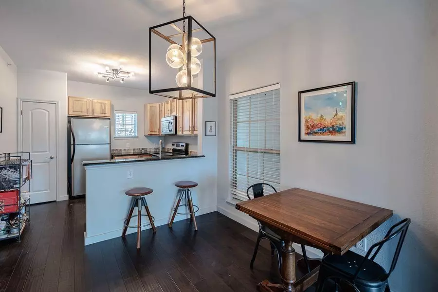 6810 Deatonhill DR #1102, Austin, TX 78745