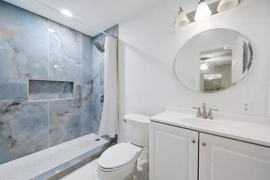 2303 E Side DR #102, Austin, TX 78704