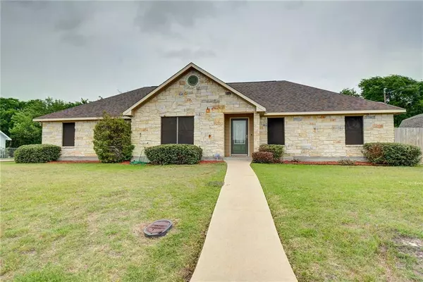 1365 E Independence ST, Giddings, TX 78942