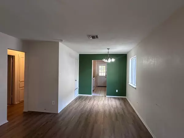 Bastrop, TX 78602,410 LINDEN ST #B