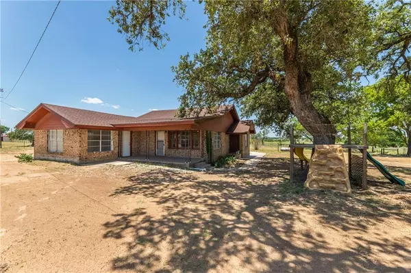 1467 County Road 405, Lexington, TX 78947