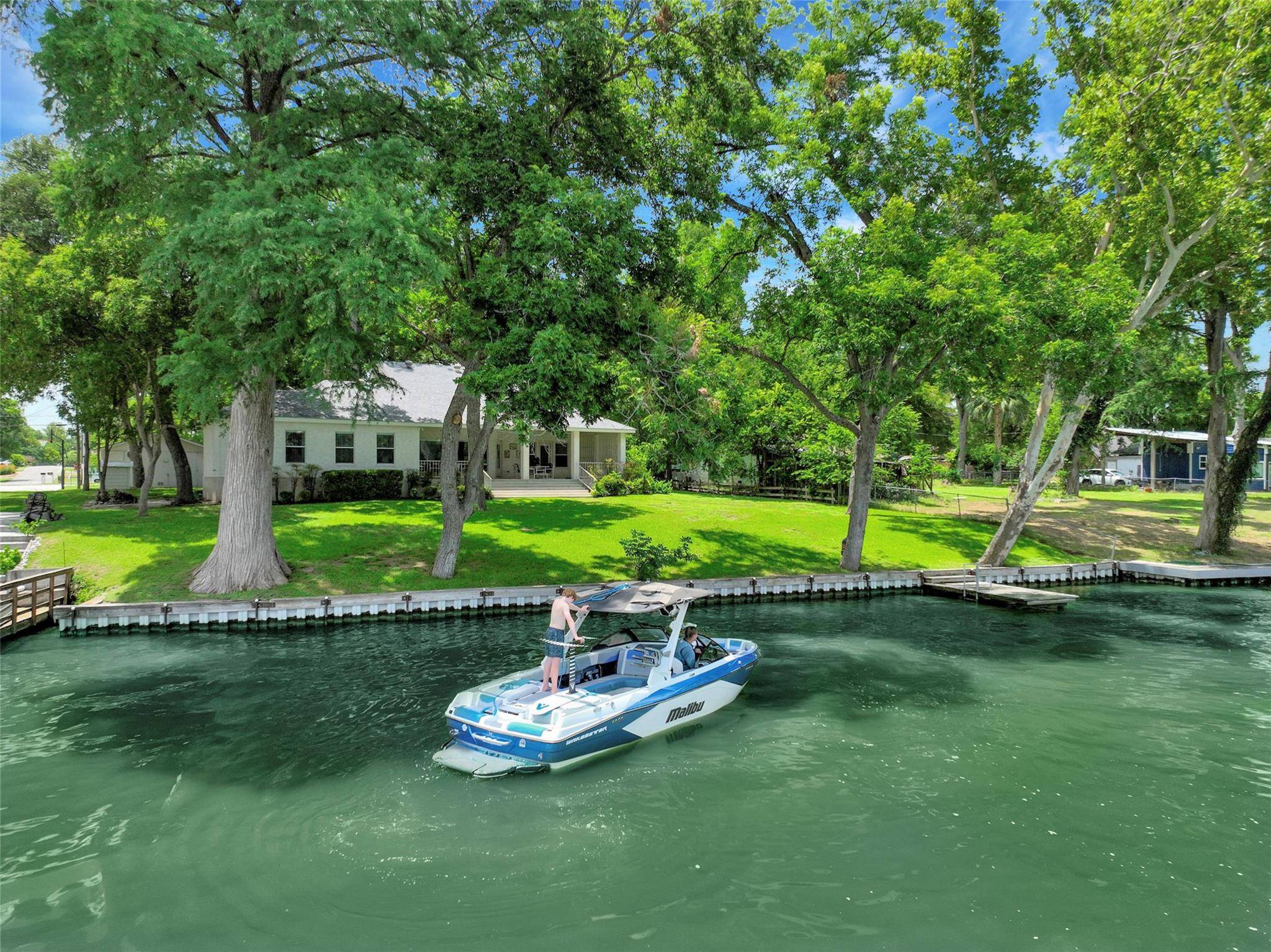 1113 E Zipp RD, New Braunfels, TX 78130