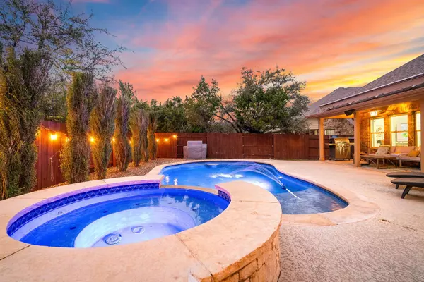 427 Drury LN,  Austin,  TX 78737