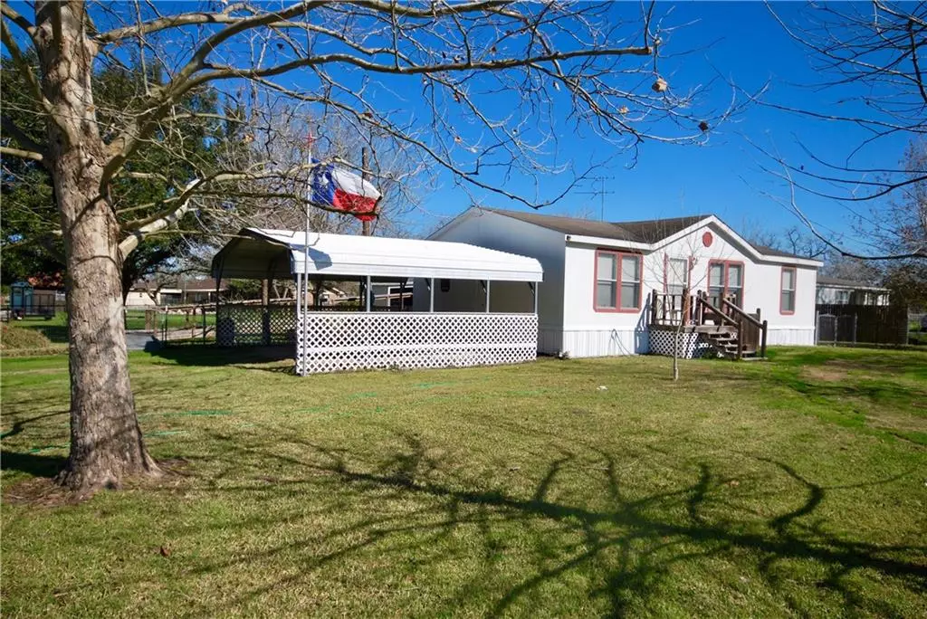 Flatonia, TX 78941,805 S La Grange ST