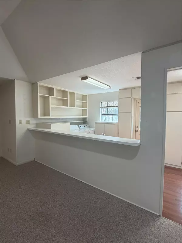 Lockhart, TX 78644,728 W San Antonio ST #102