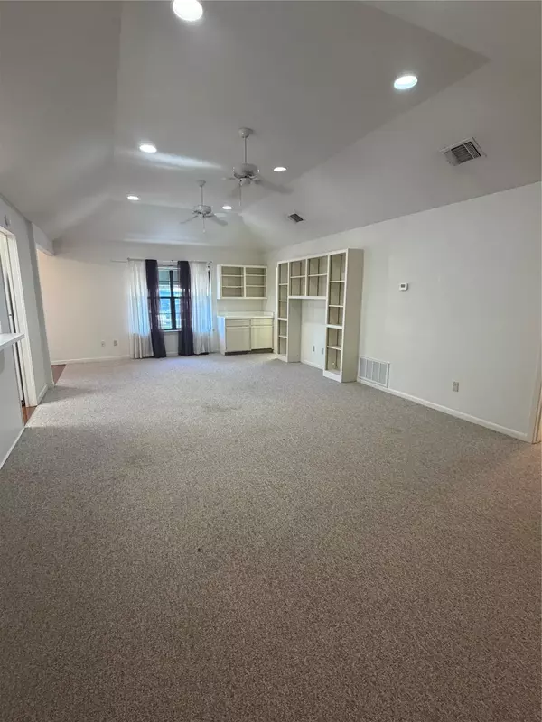 Lockhart, TX 78644,728 W San Antonio ST #102