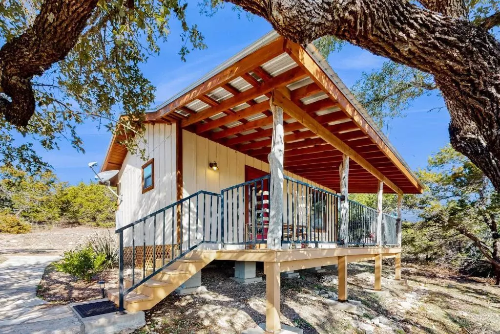 Wimberley, TX 78676,961 Buttercup LN