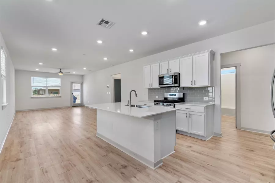 8206 Linda Michelle LN, Austin, TX 78724