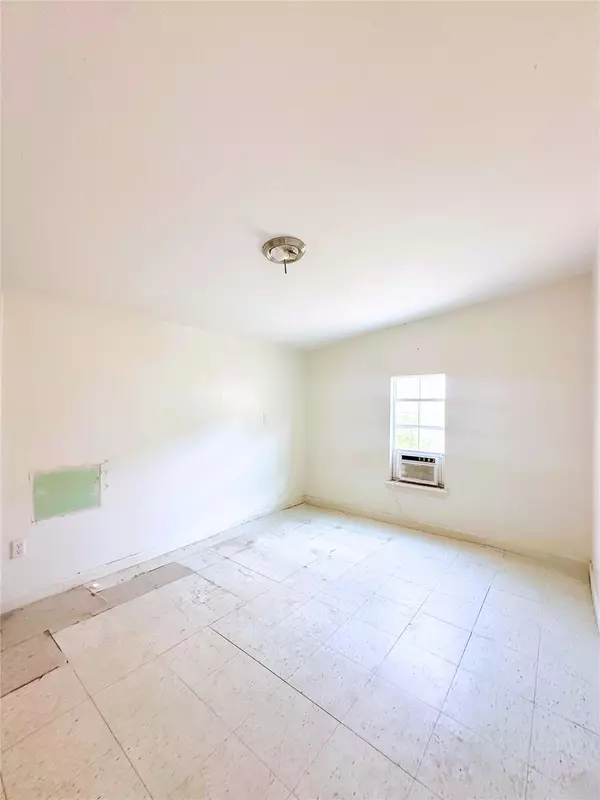 Lockhart, TX 78644,820 Chihuahua ST