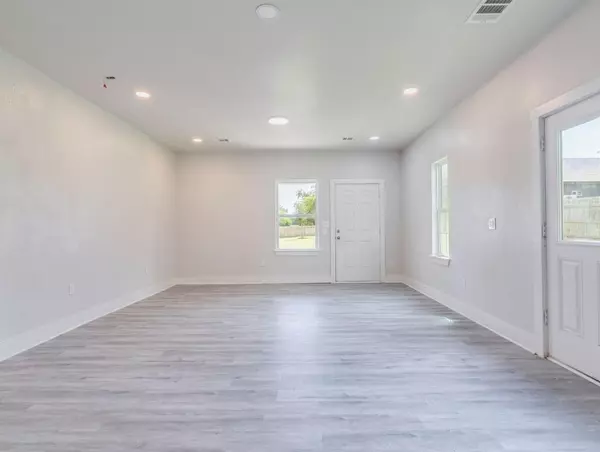 Elgin, TX 78621,411 S Avenue B