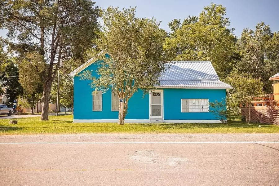 256 Sylvan ST, Carmine, TX 78932