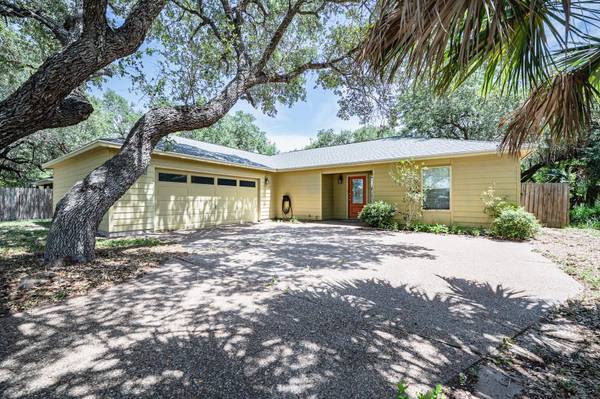 311 E Laurel ST,  Rockport,  TX 78382