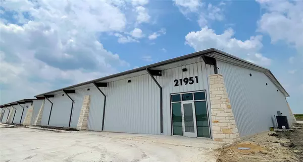 21951 US-79 HWY, Taylor, TX 76574