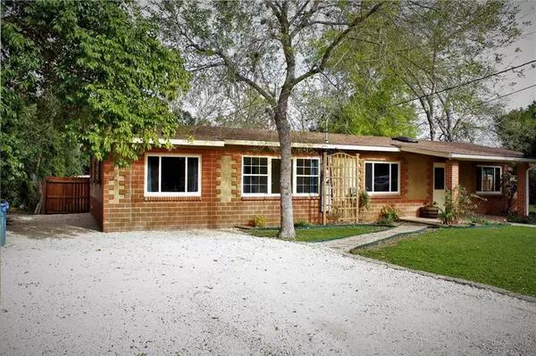 527 N Vaughan Ave,  Seguin,  TX 78155