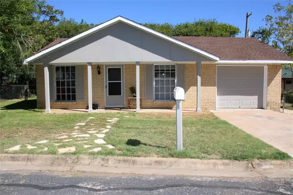 103 E Ila ST, Elgin, TX 78621