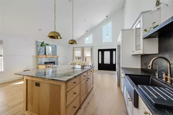 Lago Vista, TX 78645,21501 High DR