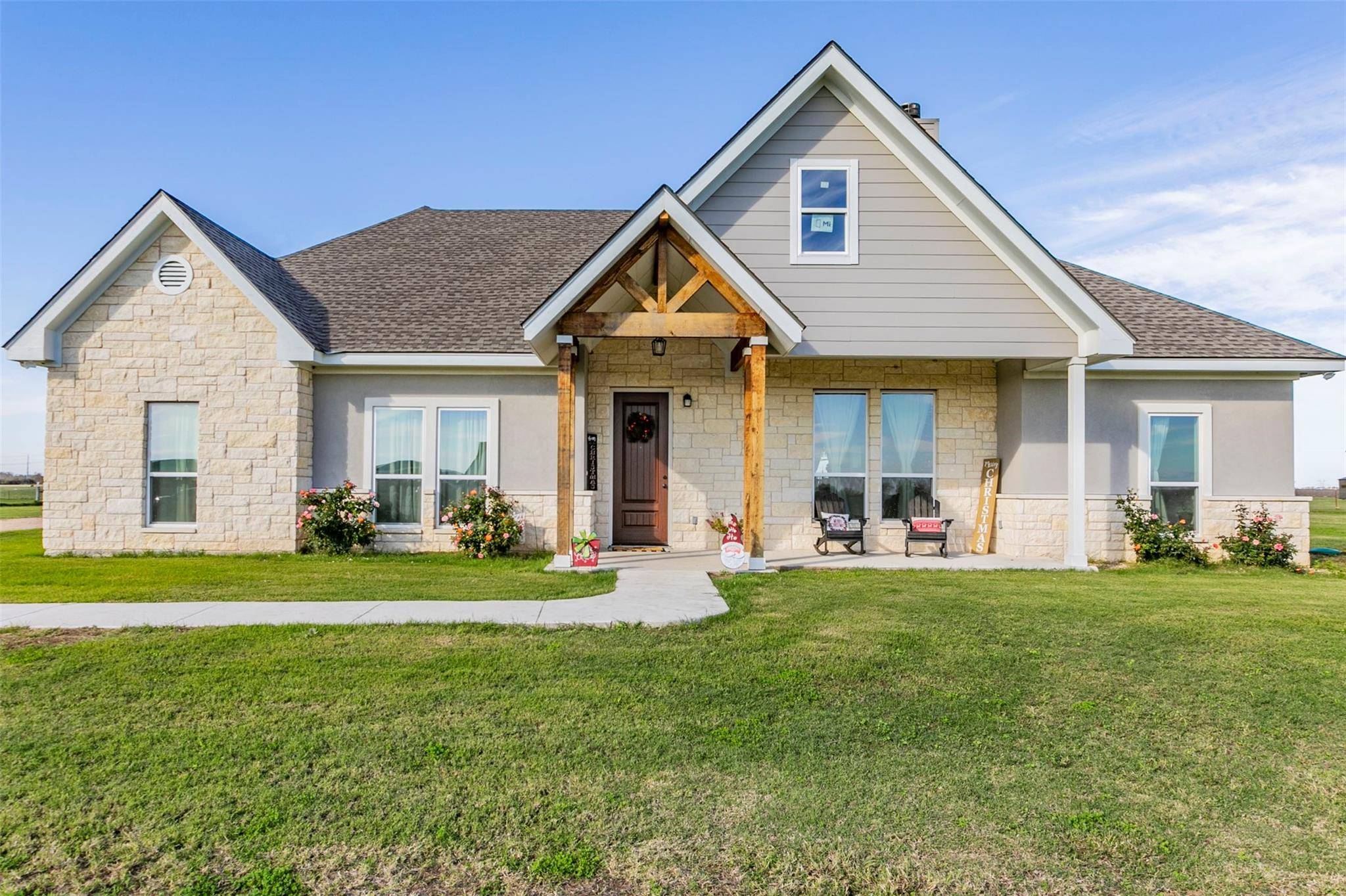 1064 Apache Trail TRL,  Rockdale,  TX 76567