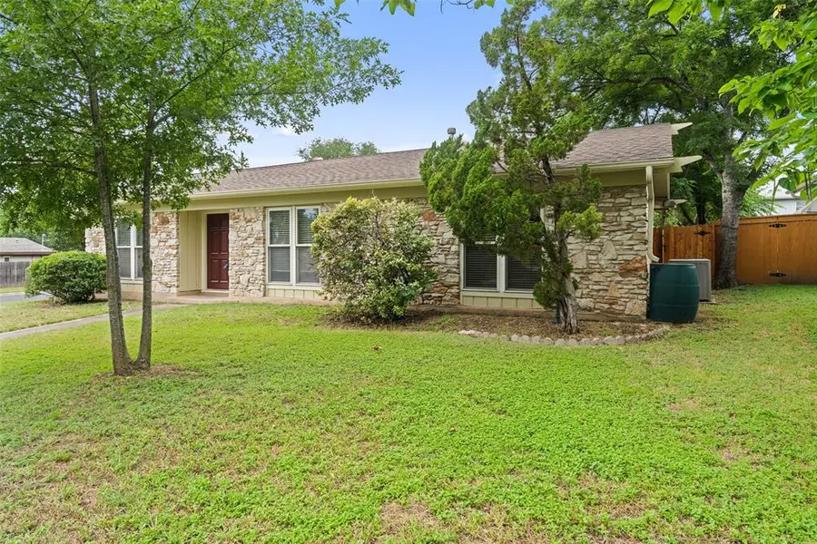 106 W Lisa DR, Austin, TX 78752