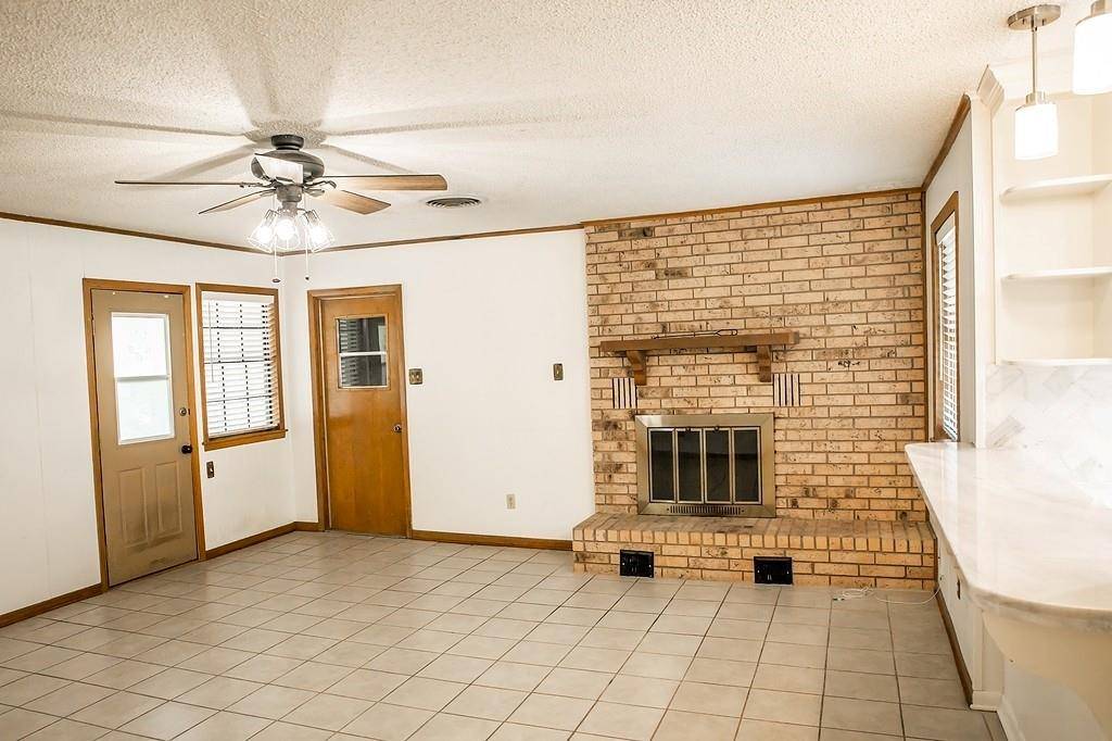 Brenham, TX 77833,215 Edward LN