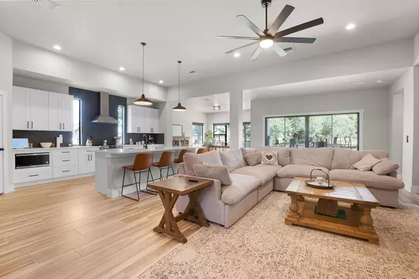 809 John Price, Blanco, TX 78606