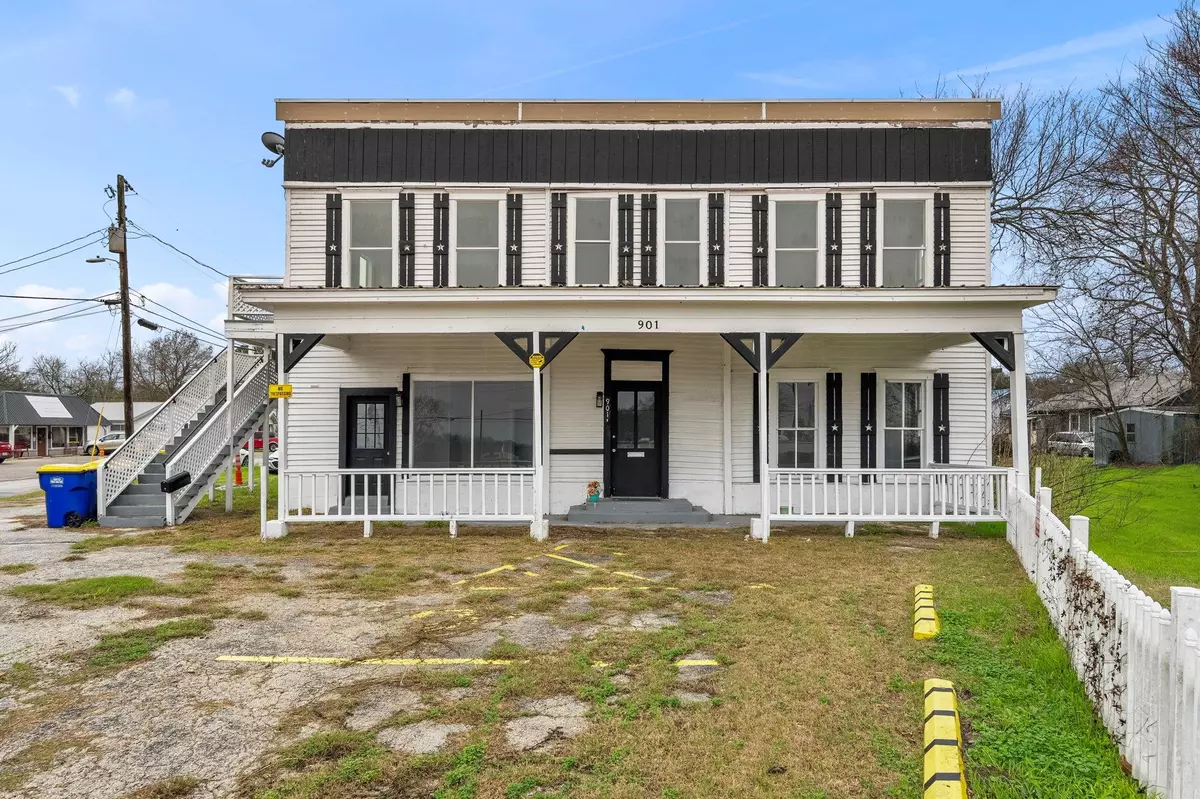 Gonzales, TX 78629,901 N Saint Joseph ST